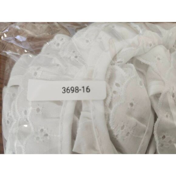 Lace Trim, White Cotton Eyelet Edging 3/4" wide x 12.5 yds - Picture 2 of 3